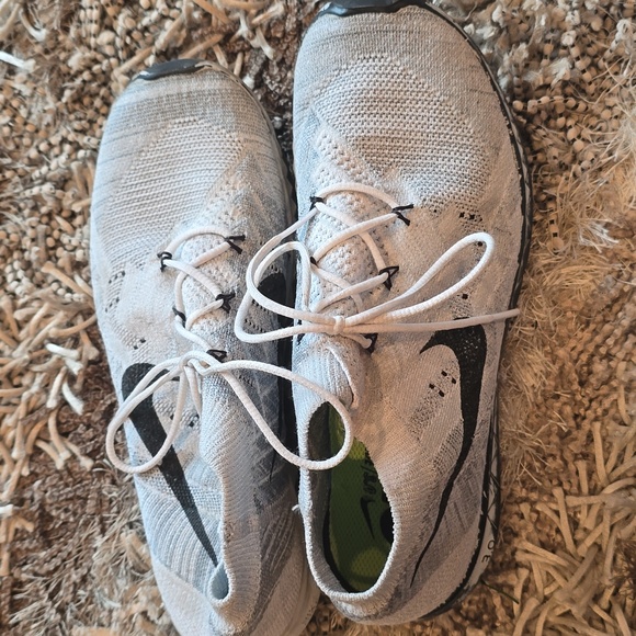 Nike Free Women's 3.0 Flyknit Running Shoe Size 8.5 Mid Gray White Black - Picture 13 of 13